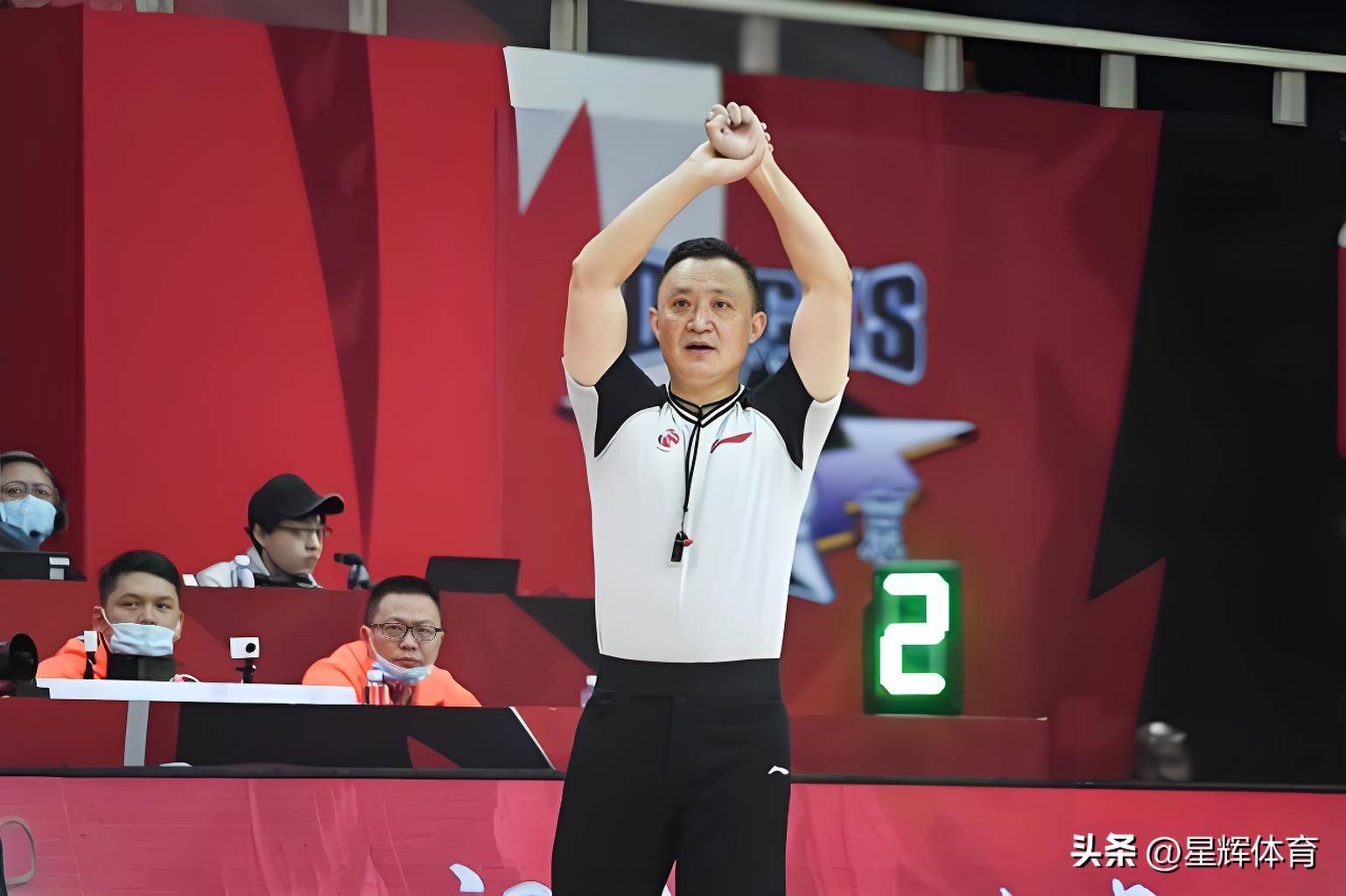 公牛球员公开质疑裁判判罚尺度,引争议,只有全国.