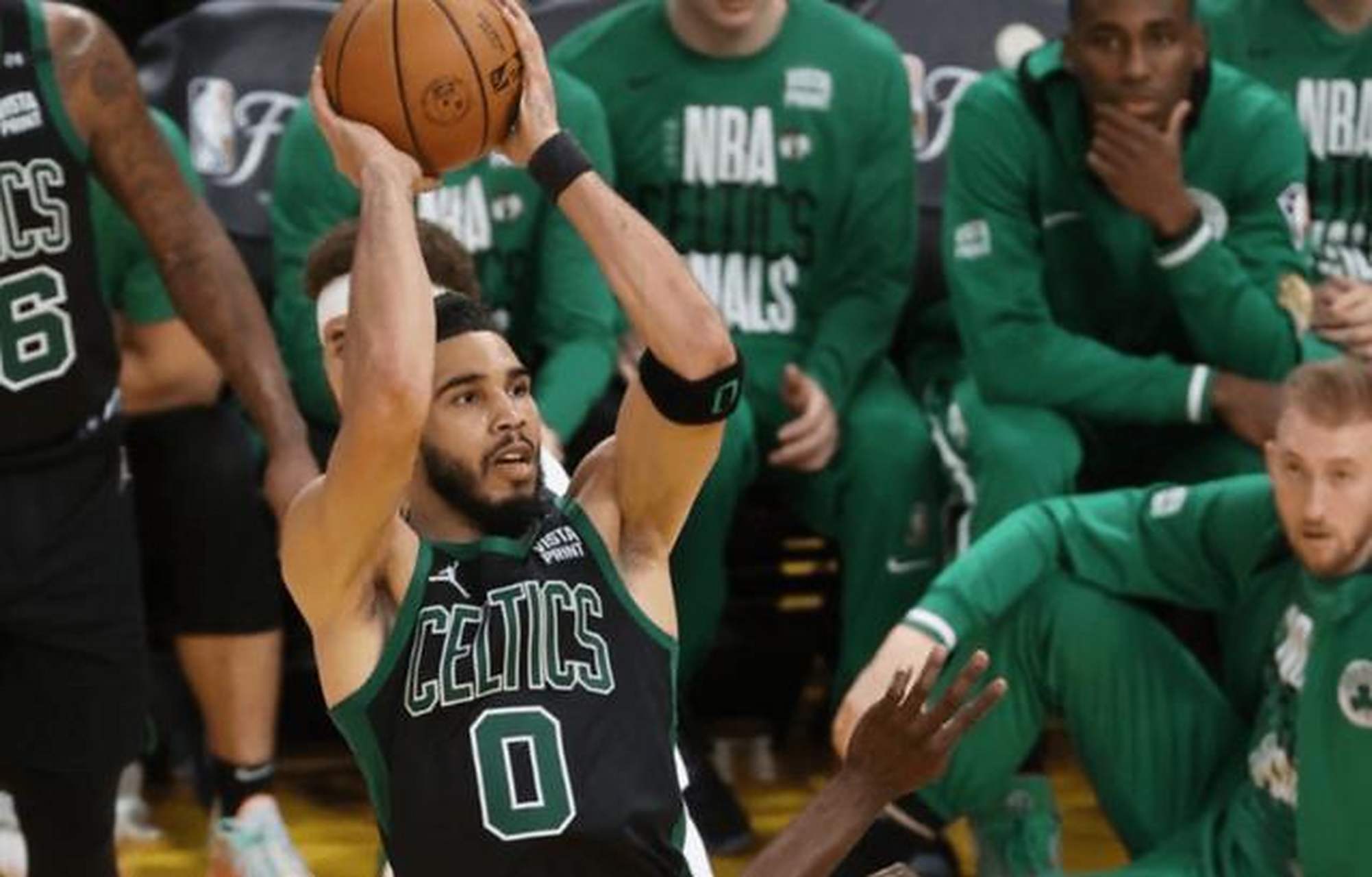 凯尔特人核心球员伤退，球队未来走势成疑，免费关于.