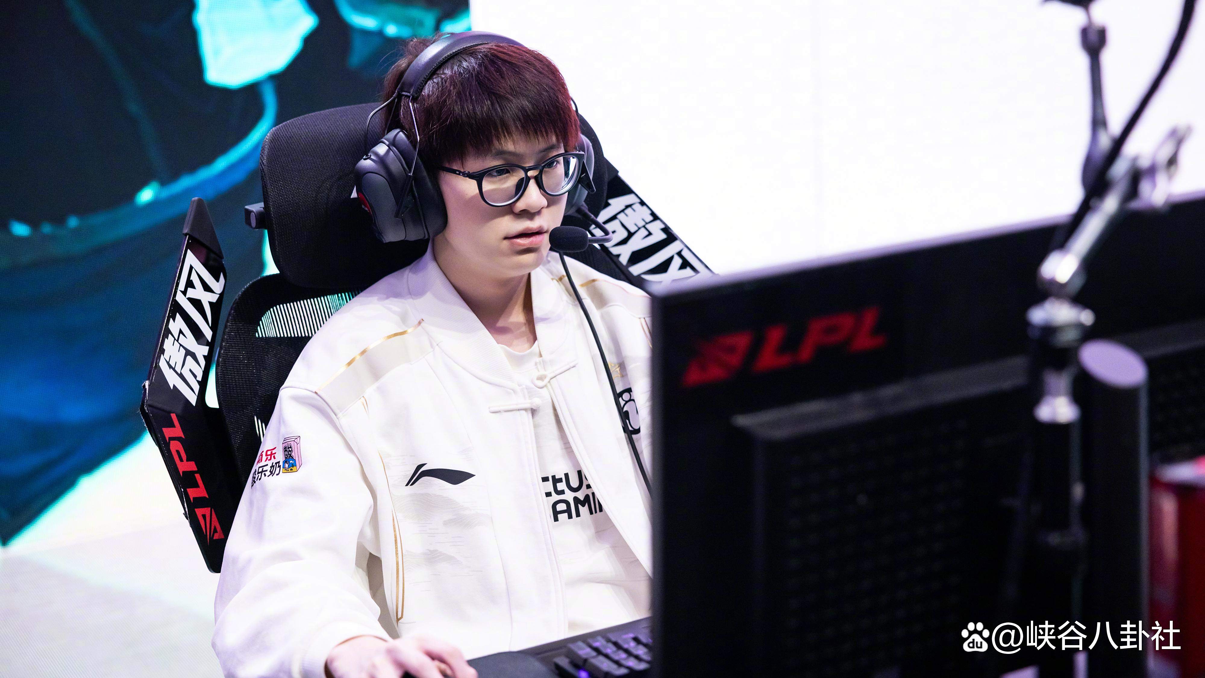 免费资源获取Rookie迎来十二赛季出色发挥,利物浦观众热烈欢呼!(利物浦什么打法)