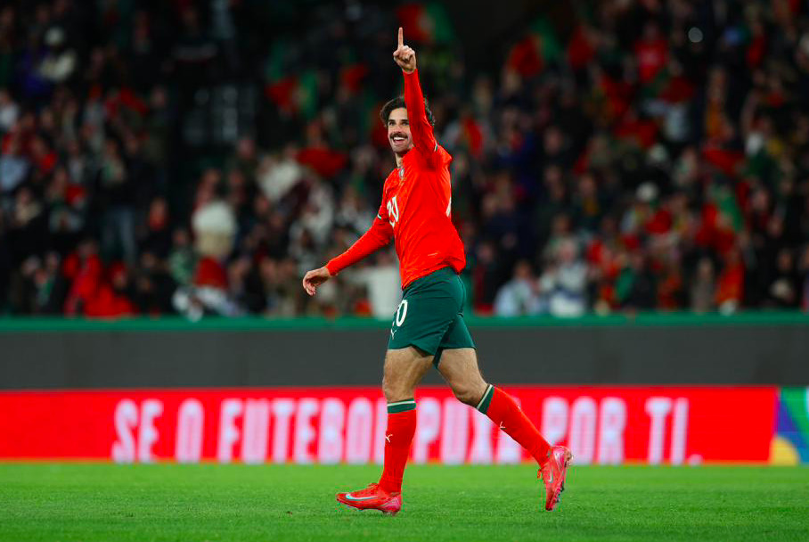 无限资源获取关于托特纳姆迎欧冠关键赛，集结日内部沟通，气氛紧张，更衣室氛围转暖的信息