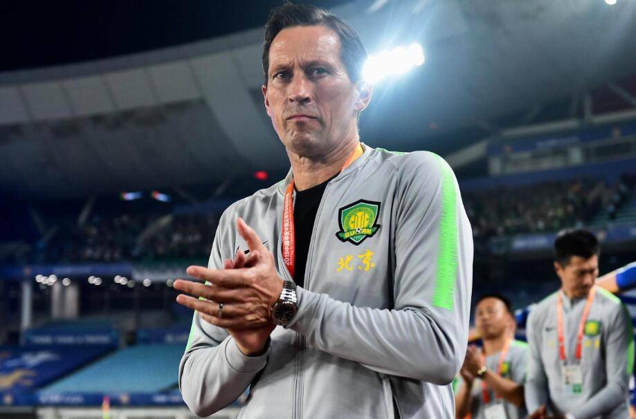 关于阿贾克斯围绕全明星赛更衣室发声赛前毕尔巴鄂竞技调整名单以备德甲，现场解说直呼：窗口期切尔西调整名单以备欧联的信息